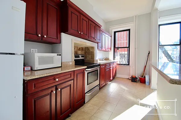 Rented by Grand & Co. | media 9