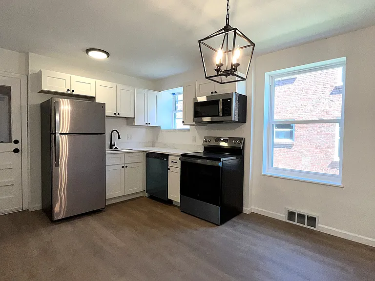 3919 Jamieson Ave #1W — Photo 7