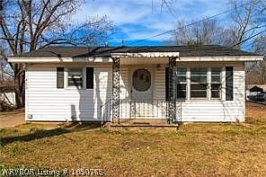 1st image of 400 3rd St