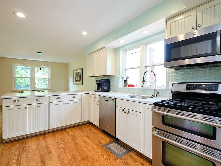 1318 Perry St NE — Photo 9
