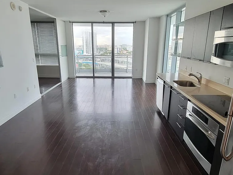 90 SW 3rd St #1805 — Photo 8