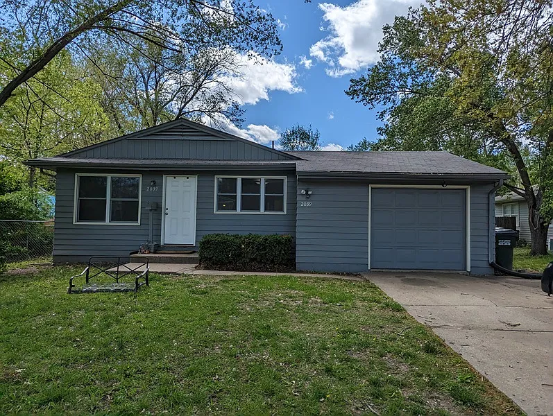 2039 Naismith Drive — Photo 1