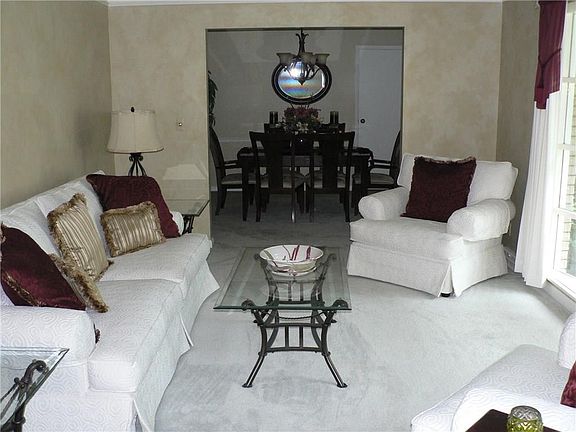 2nd image of 820 Stratford Dr