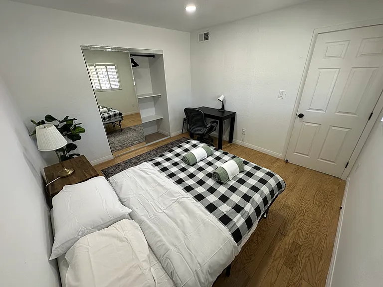 3030 Plaza St #1 — Photo 4