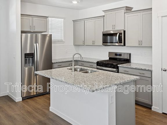 3rd image of 628 Thoroughbred Ln