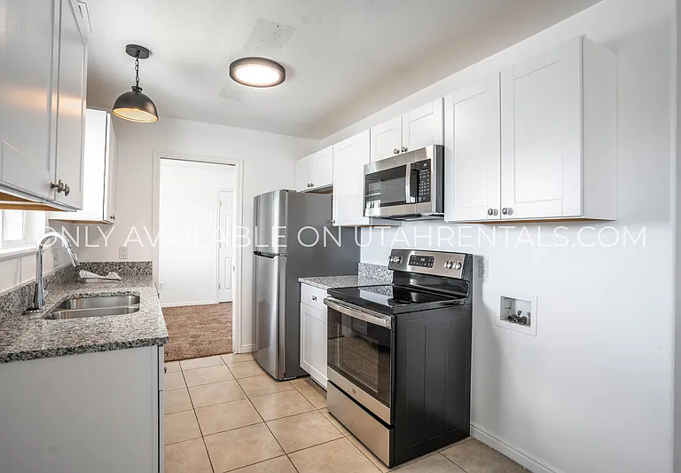 2059 S State St — Photo 10