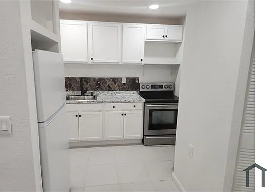 2 bed, 765 sqft, $1,900 — Photo 1