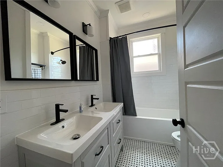 1014 E Anderson St — Photo 11