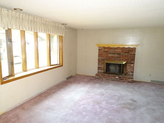 4th image of 7704 Oakland Ave