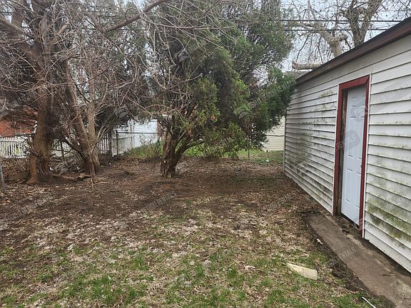4th image of 18458 Birwood St