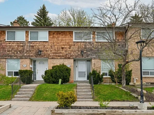1 Wootten Way S #15, Markham, ON L3P 3H7