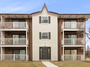 133 Gregory St #15-6, Aurora, IL 60504
