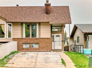 246 S Berwick Dr NW, Calgary, AB T3K1P5