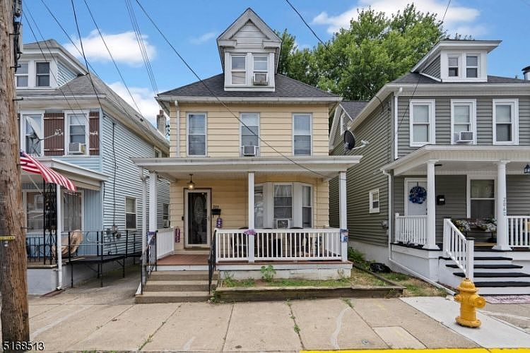 1st image of 208 Hudson St