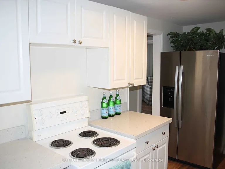 1612 Dufferin St — Photo 10