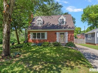 2009 S Park Ave, Leland Grove, IL 62704