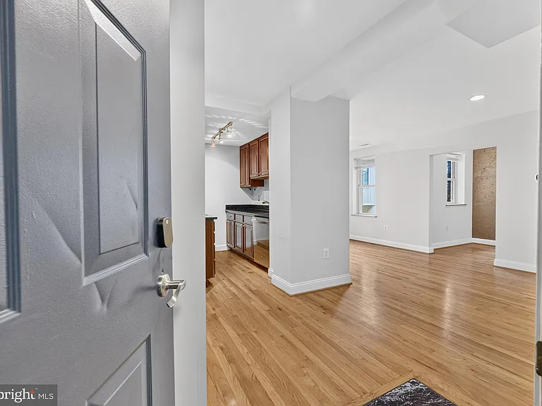 1427 Chapin St NW #204 — Photo 4