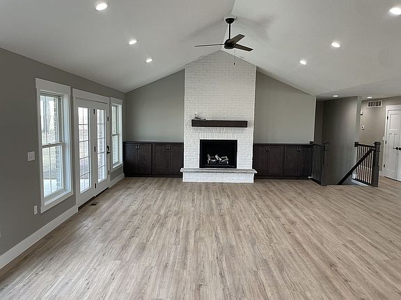 Living Area / Fireplace3