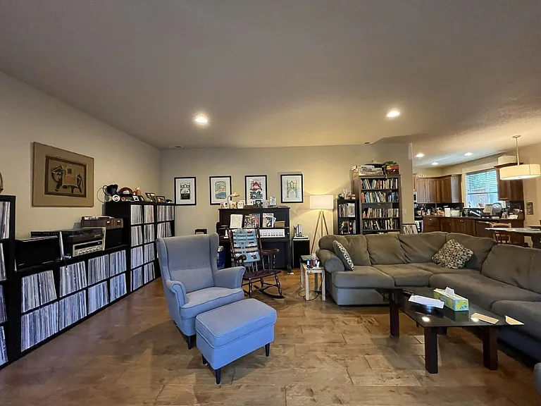 9304 N Macrum Ave — Photo 20