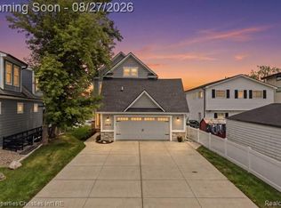 4824 Clinton Dr, Clarkston, MI 48346