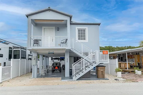325 Calusa St Photo 1