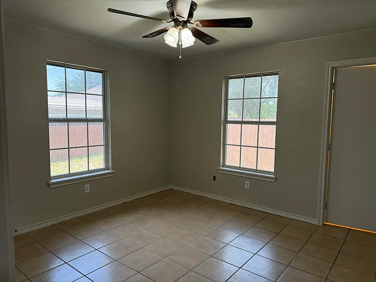 5630 S 28th Ln — Photo 6