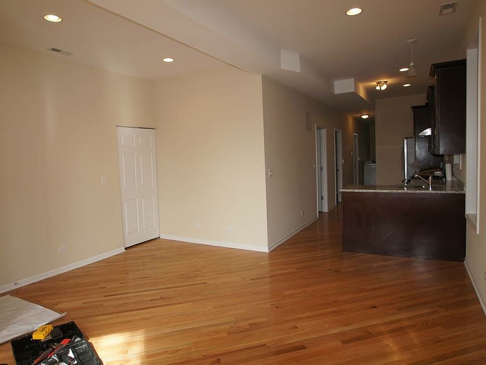 2nd image of 3551 S Hermitage Ave