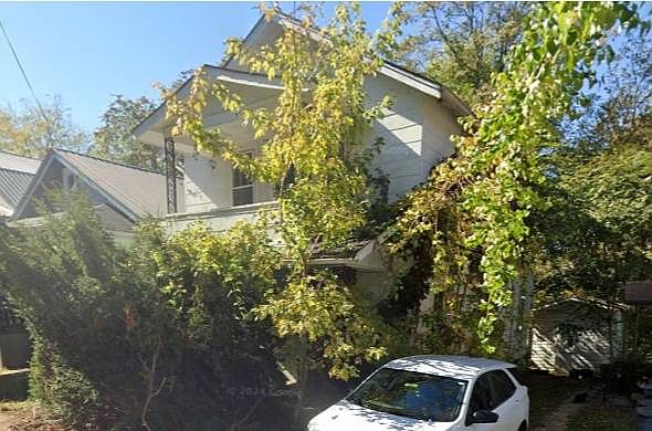 2nd image of 195 Davis St