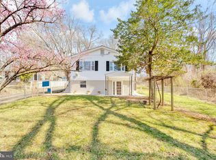 19005 Queen Dr, Triangle, VA 22172