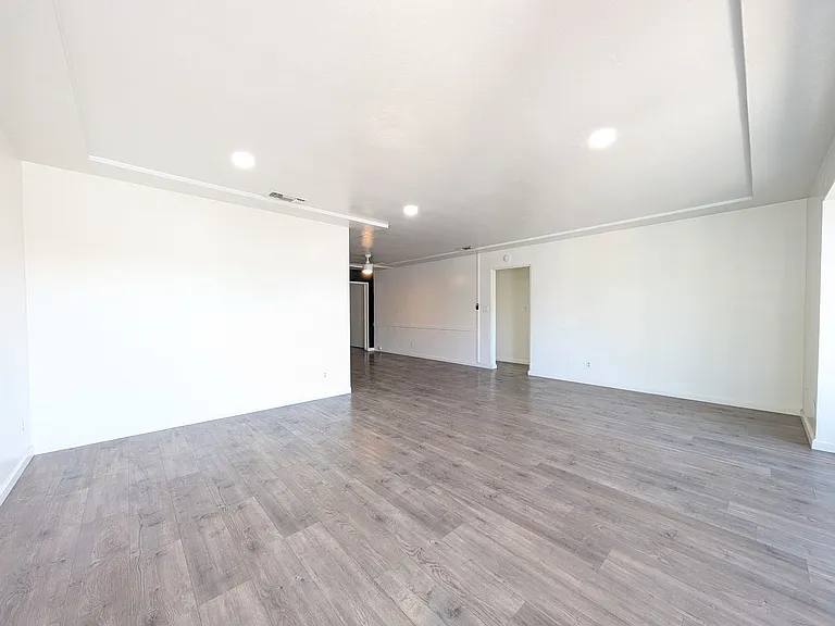 6132 Pembroke Dr — Photo 5