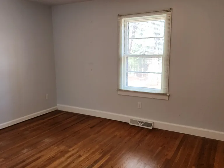 187 E Walnut St — Photo 26
