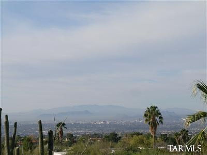 2nd image of 6777 N Finisterra Dr