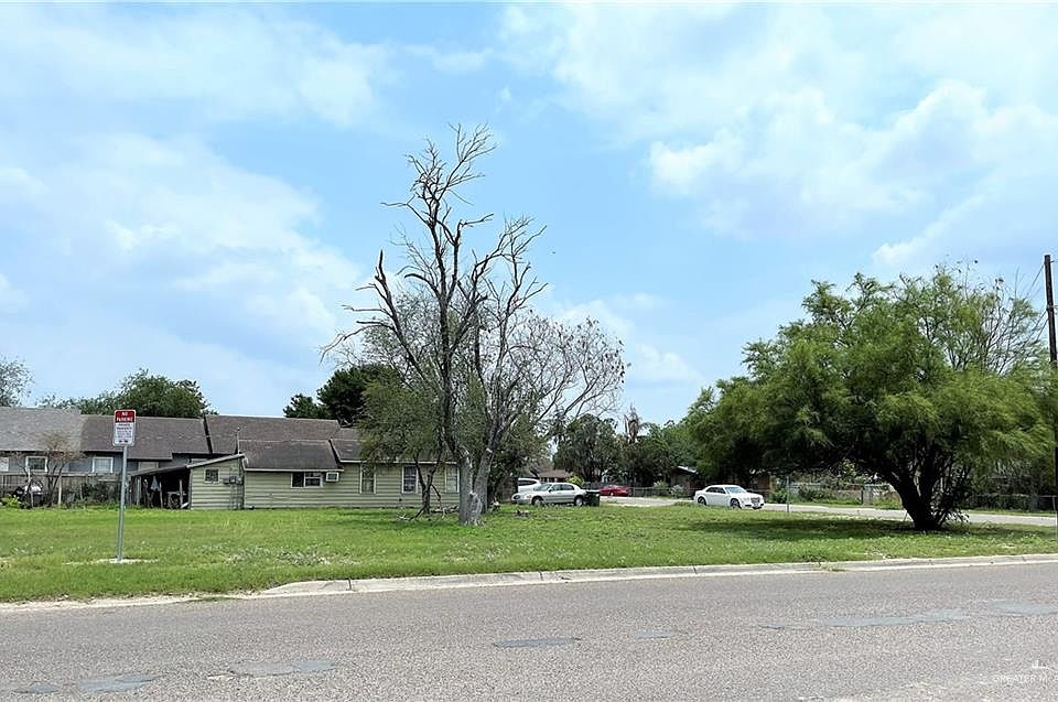 2nd image of 642 E Acacia Ave