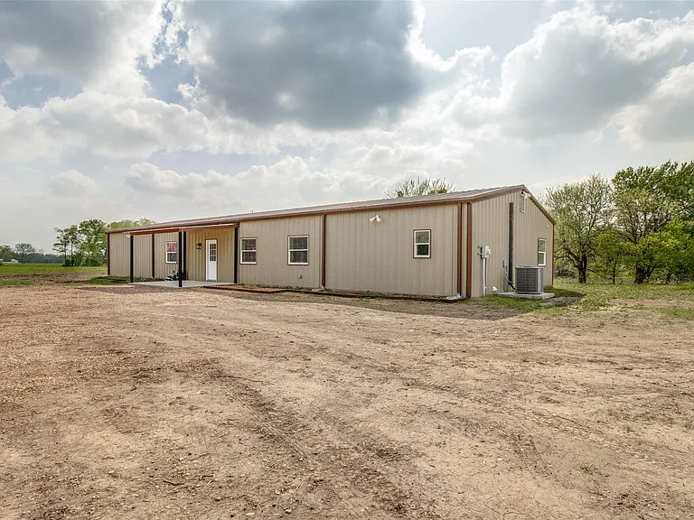 100 County Road 4140 — Photo 8