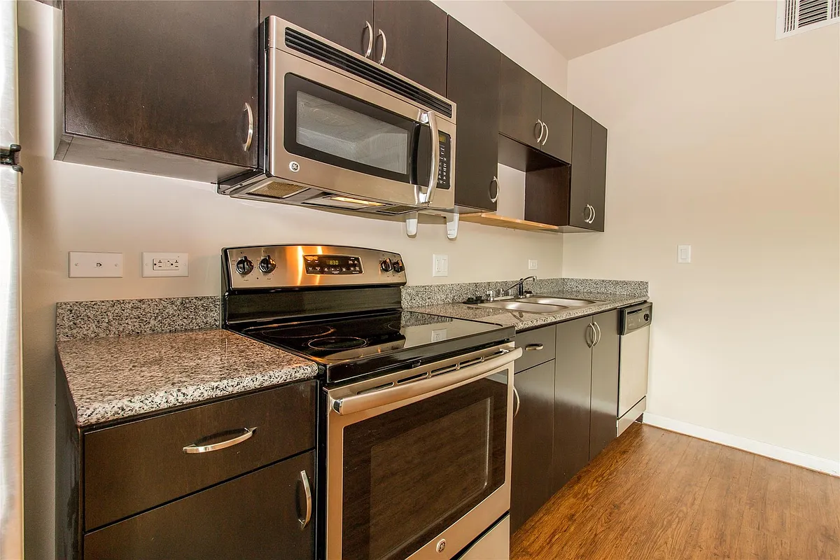 Building Photo - 1401 E 4th St #306