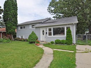 1809 Chestnut St, Waukegan, IL 60087