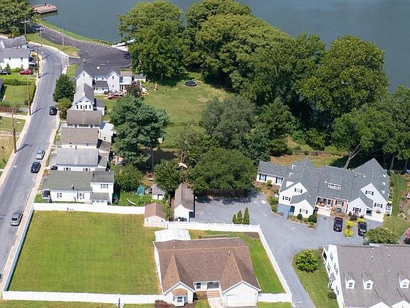 3rd image of 103 Governors Ave