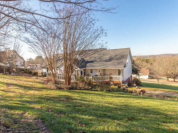 4th image of 322 Southwood Cir