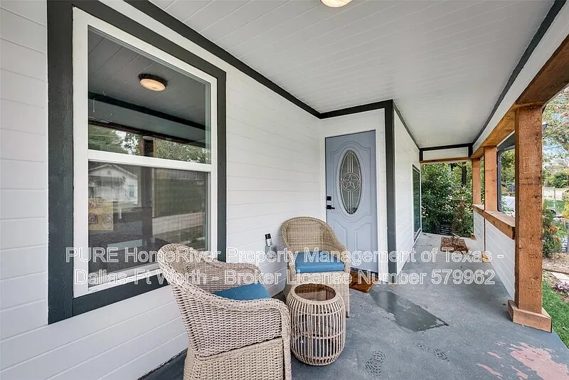 4 bed, 3.0 bath, 1920 sqft, $2,400 — Photo 3