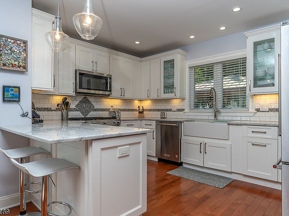 5th image of 114 Westville Ave
