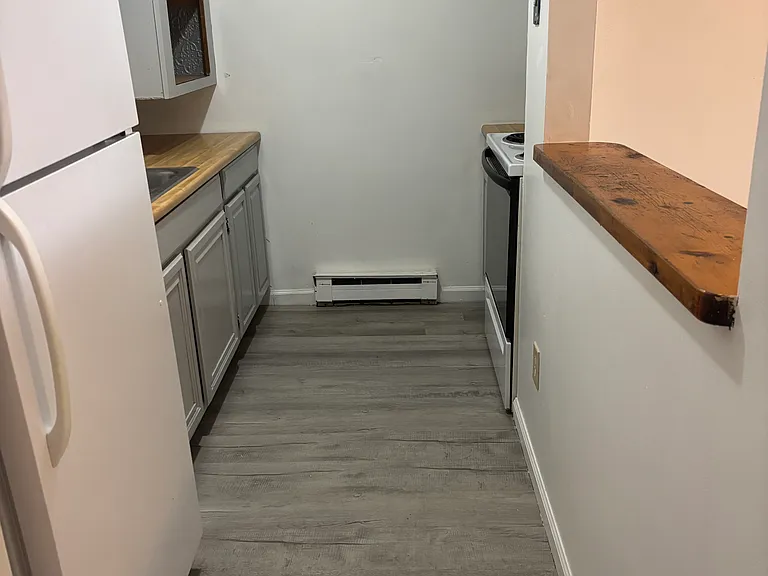 426 Center St #11 — Photo 3