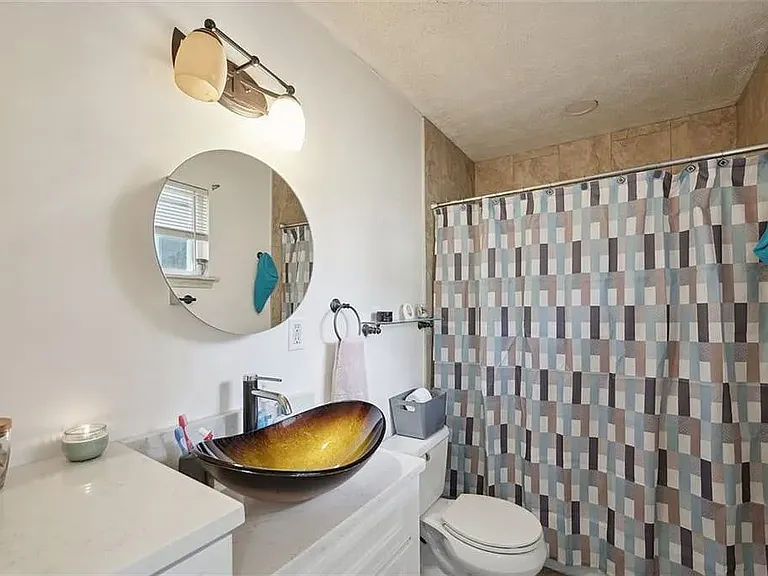 1015 Terramont Dr — Photo 6