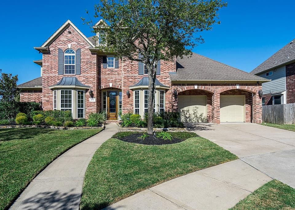 Fabulously updated 2-story traditional style home located on a quiet cul-de-sac street in the master planned community of Fairfield!