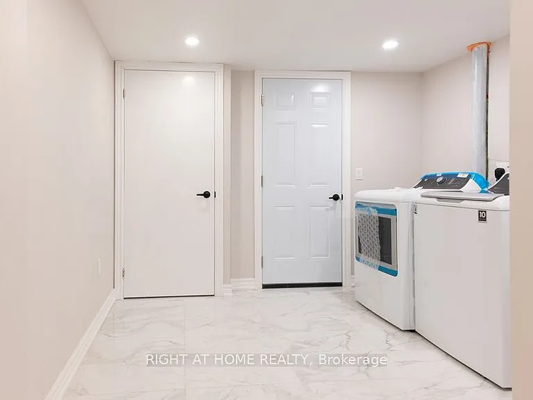 6 Bellvare Cres — Photo 20