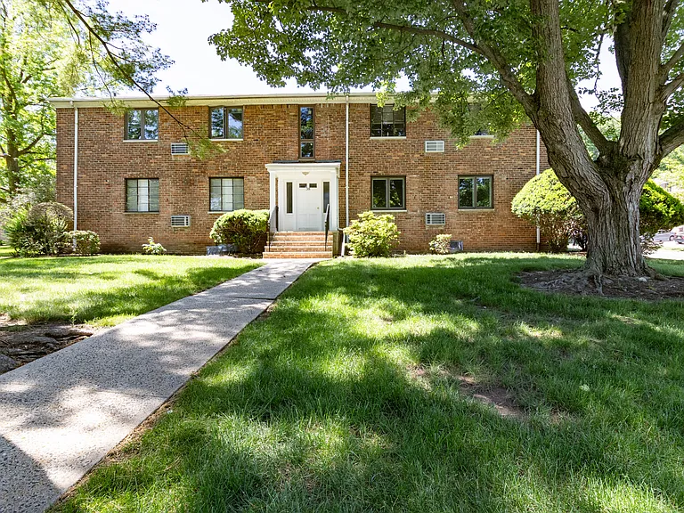 38 Troy Dr #C — Photo 8
