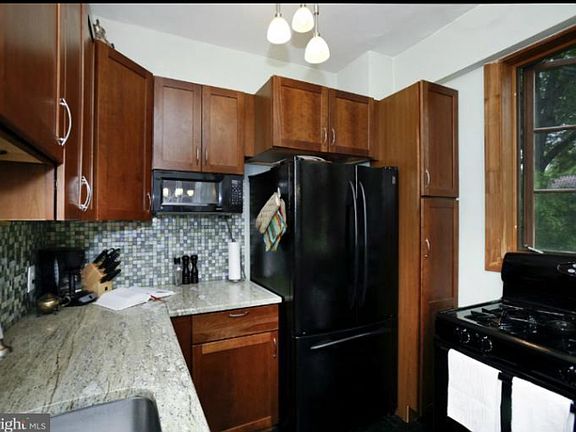 3rd image of 2032 Belmont Rd NW APT 319