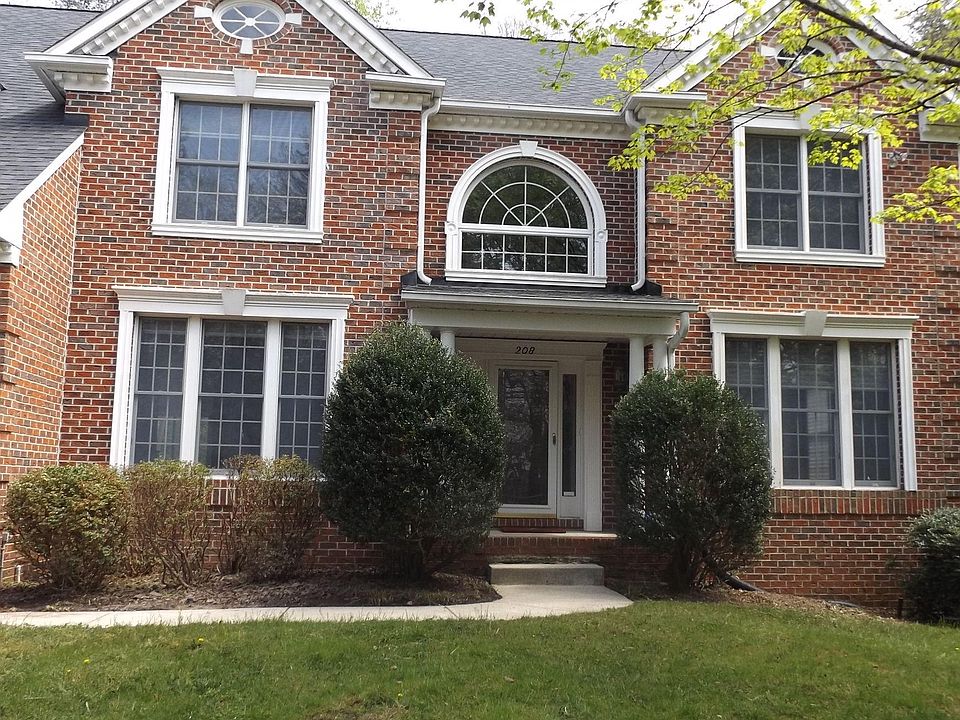 1st image of 208 Blackhaw Ct