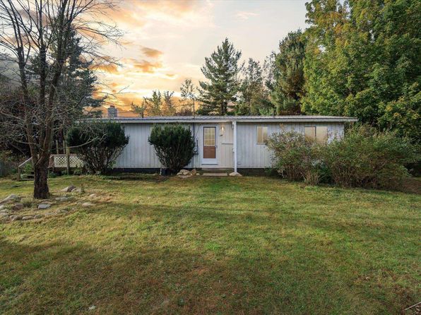 8405 Waters Edge Dr, Evart, MI 49631