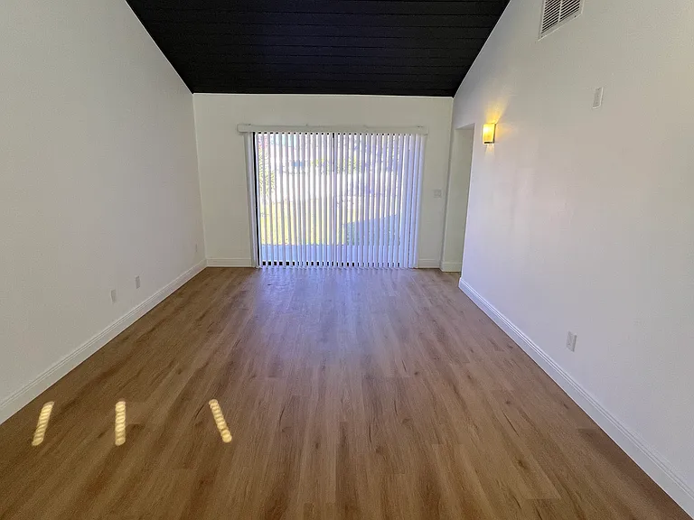 8172 Sanibel Blvd — Photo 18