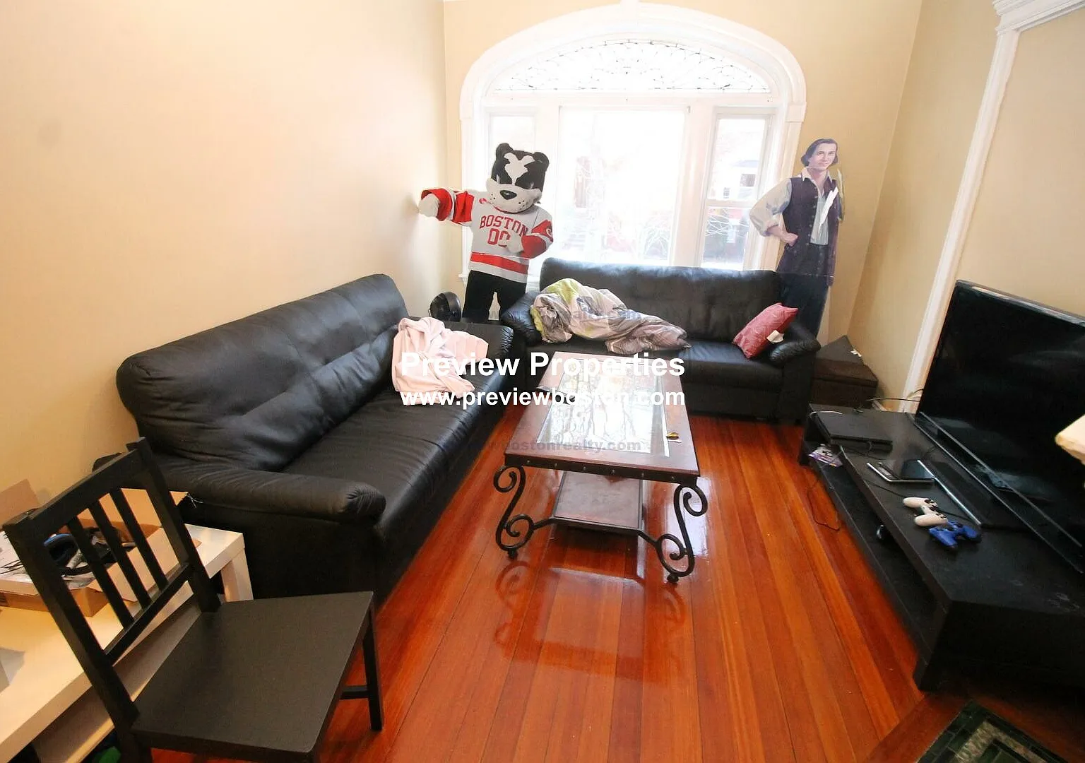 4 bed, 2.0 bath, $5,200 — Photo 2